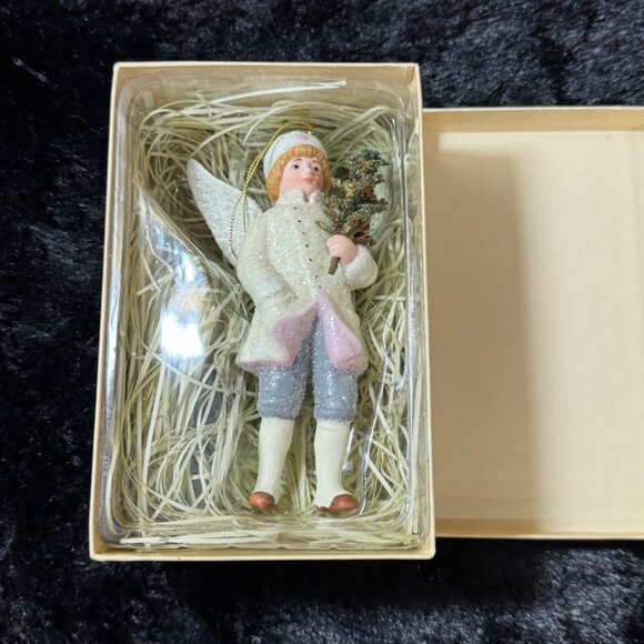 Vintage Victorian Costco Angel Boy Ceramic Holding A Tree Ornament 5.5" - Picture 4 of 7